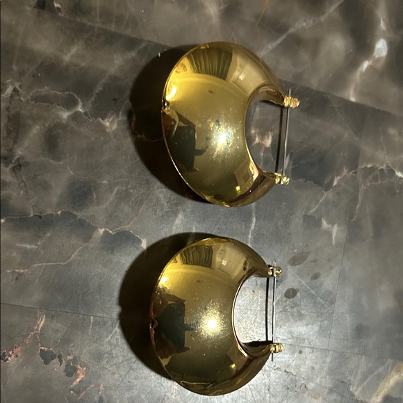 Gold Tone Chunky Hoop Earrings Unsigned! - Picture 2 of 16